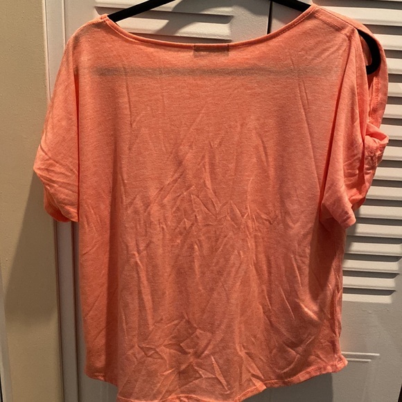 Cold-shoulder Colette top, size medium - Picture 5 of 5
